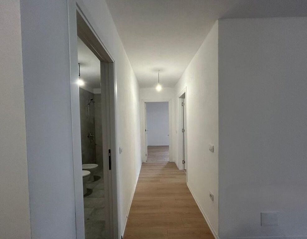 APARTAMENT 2+1+POST PARKIMI ME QIRA NE KOMBINAT