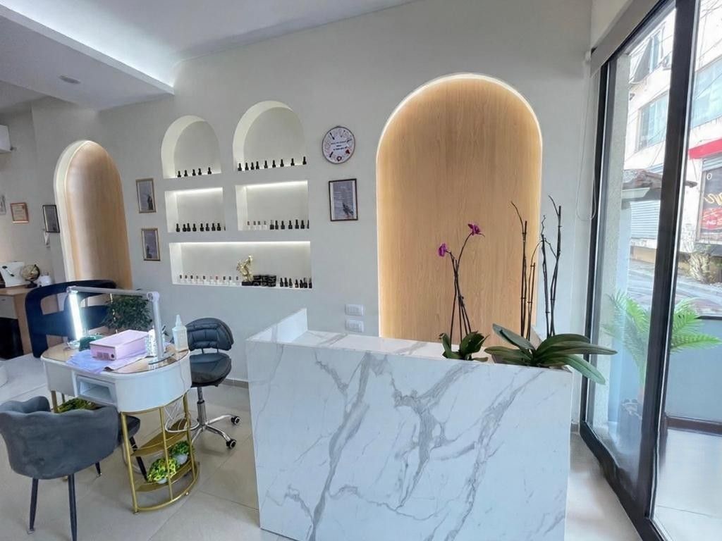 HAIRDRESSING / BEAUTY SPACE FOR RENT NEAR SQUARE 21, KAVAJËS STREET 1,500 € /Month