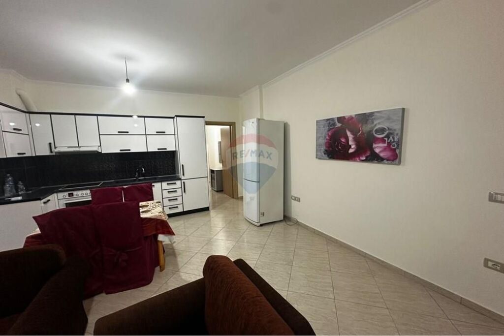 Apartament 2+1+2 me qera , prane Conad