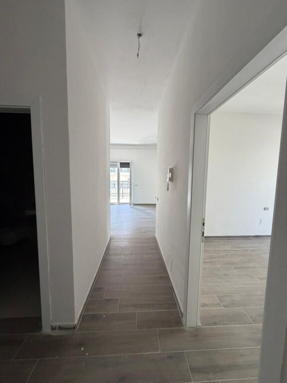 Shitet Apartament 2+15+2 tualete &amp; Garderobe Tirana Porta e Re