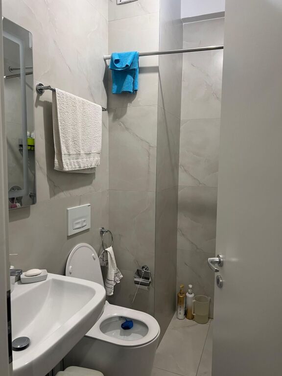 APARTAMENT 1+1 ME QERA TE KADIU NE ALI DEM