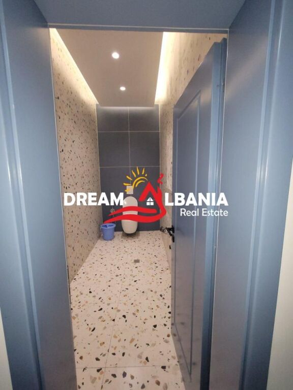 Locale in vendita in via Mihal Grameno, vicino a Viva Market, Tirana (ID 4171526)