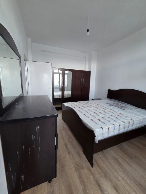 Jepet me qira apartament 1+1 300 euro te kastrati ne durres