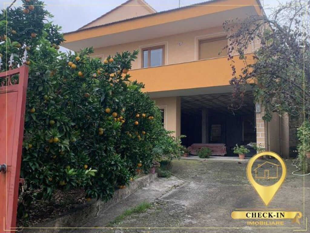 Two-storey villa for sale in Kombinat