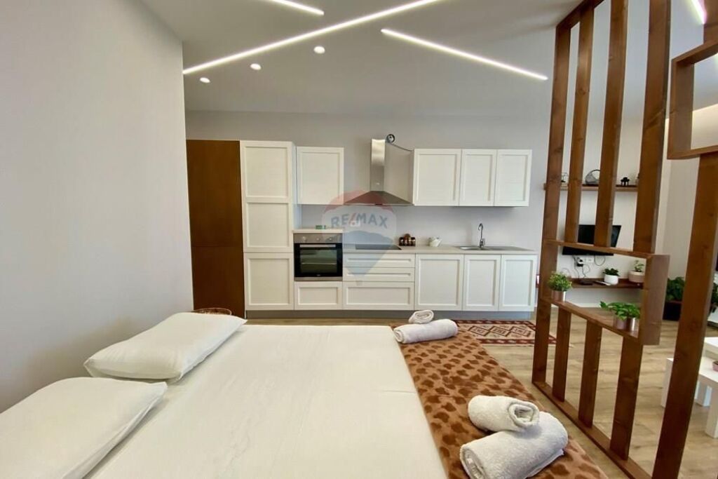 Garsoniere me qira , Farmacia 10