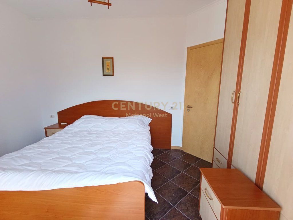APARTAMENT ME QIRA 2+1 TEK RRUGA E ELBASANIT !