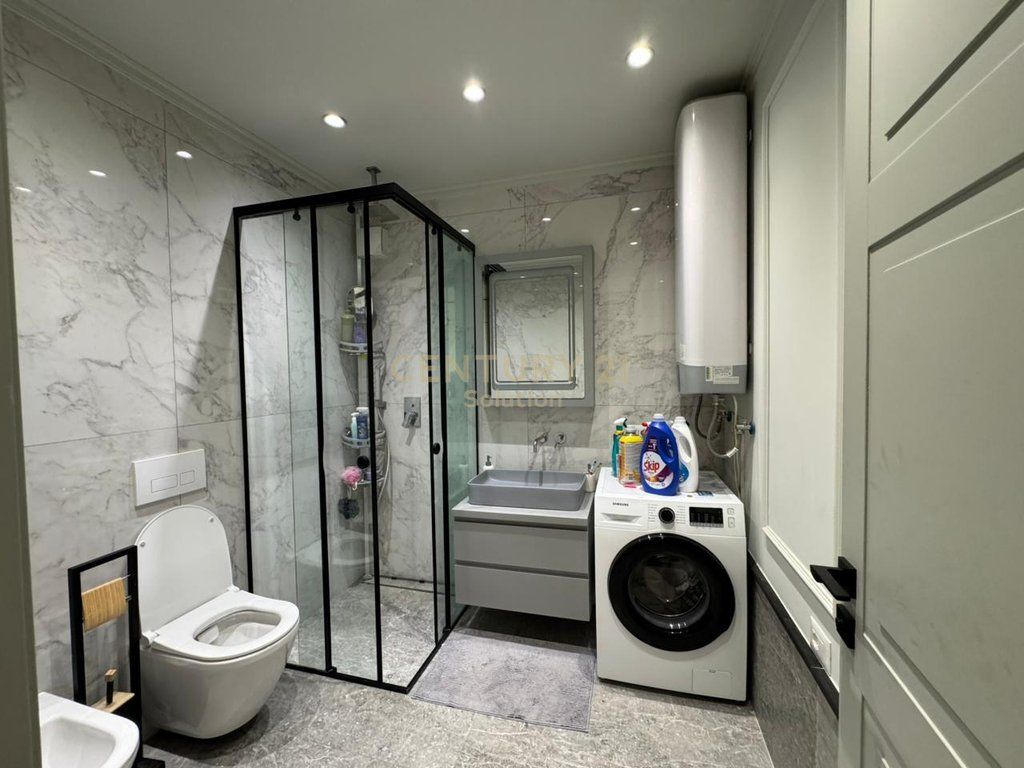 APARTAMENT PER SHITJE TEK VILA L