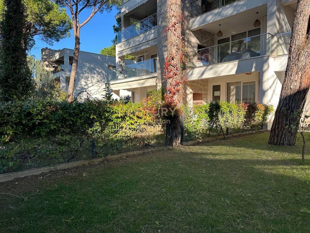 VENDIAMO APPARTAMENTO 2+1+ 120 M2 CORTILE PRESSO LA RESIDENZA "SAN PIETRO"