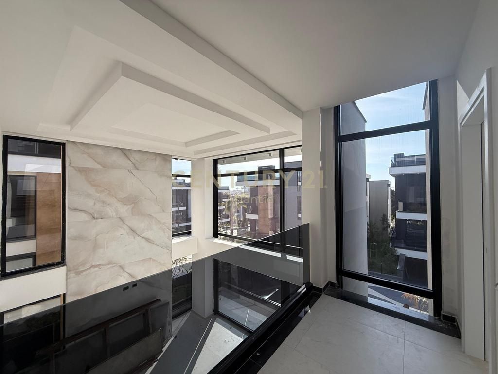 VILE LUKSOZE NE SHITJE, GOLEM!