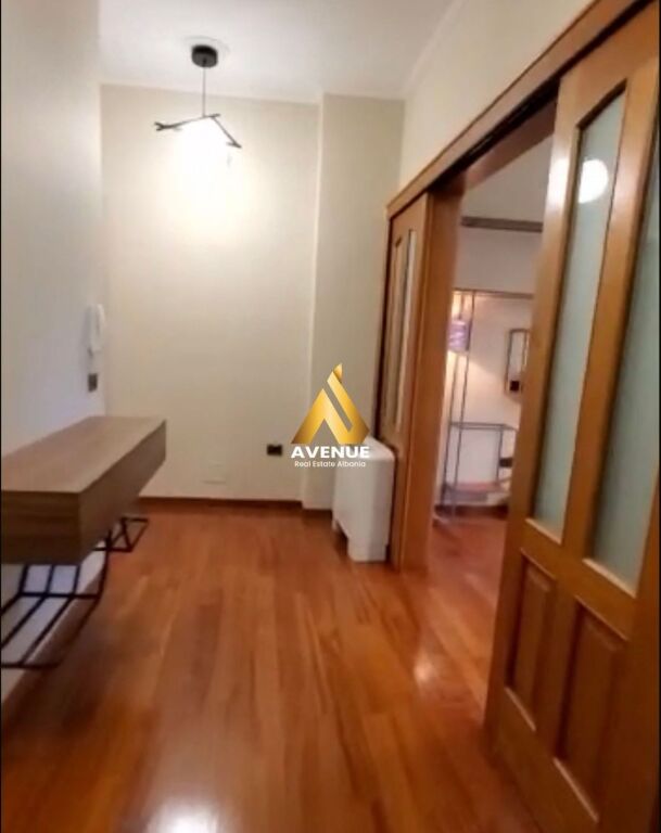 AFFITTASI APPARTAMENTO 3+1+2 BAGNI +2 BALCONI, VIA DEI KOSOVARI, TIRANA.