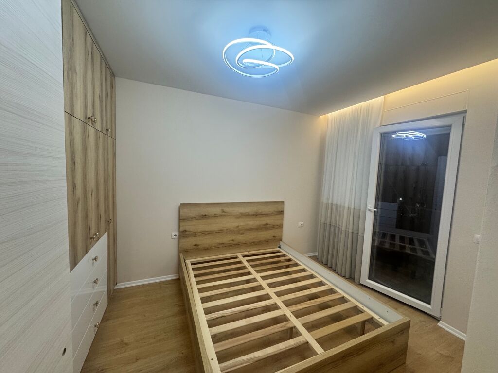 🏡 APARTAMENT 1+1 ME QERA – ISH STACIONI I TRENIT