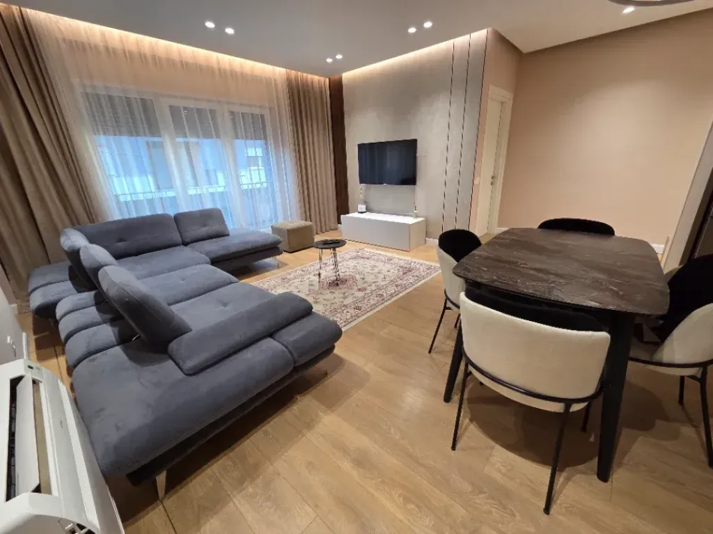 Affittasi 2+1+2 Via E Dibres 750€