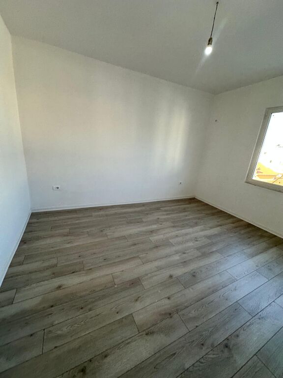 For sale, 2+1 Apartment, Near the School “Eftali Koci” Durres