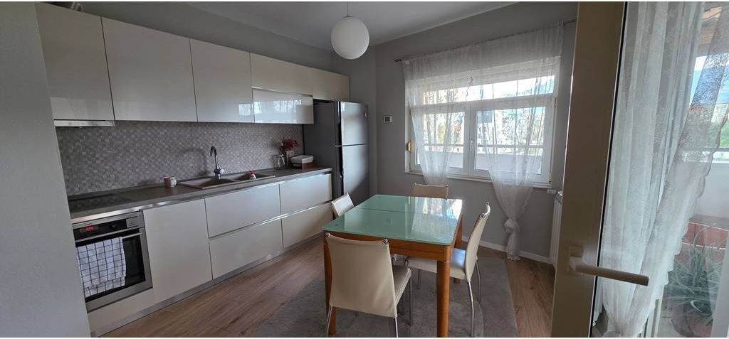 🏡 Super appartamento 2+1+2 con veranda a Don Bosko, vicino a Zogu i Zi!