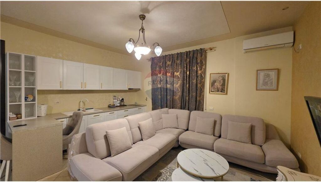 Apartament 2+1+2 ne Shitje,pas hotel Martini