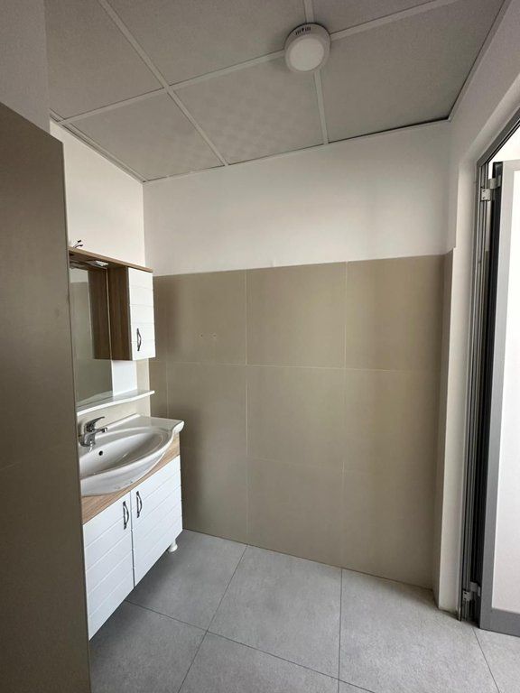 Qera, Godine 4-Kateshe, Rruga e Kavajes, Tirane.