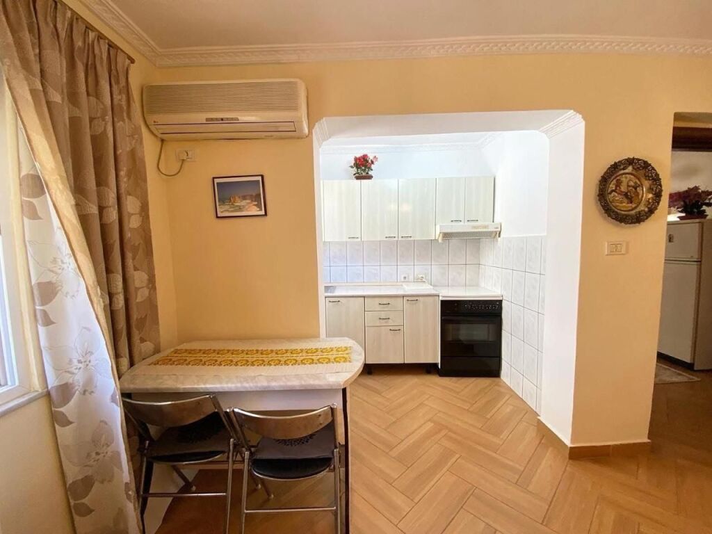 Affitto Appartamento 1+1 📍Via Mine Peza vicino a Zogut te zi Edificio esistente piano 4  Prezzo 550 euro al mese