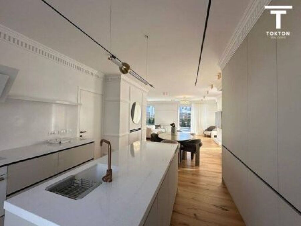 AFFITTO, VILLA DI LUSSO CON PISCINA + 2 POSTI AUTO, TEG.