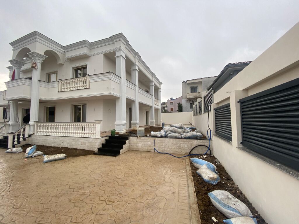 Shitet, Vilë 2-Katëshe, Instituti Bujqesor, Tiranë.