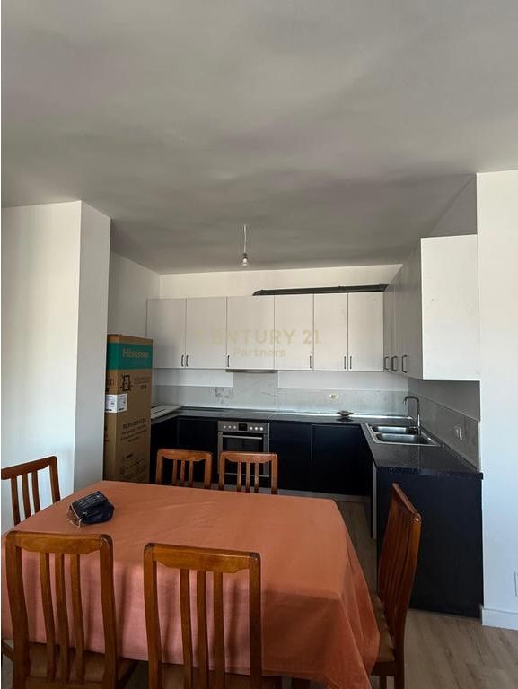 Apartament 3+1+Ballkon tek Thesari, Fresku