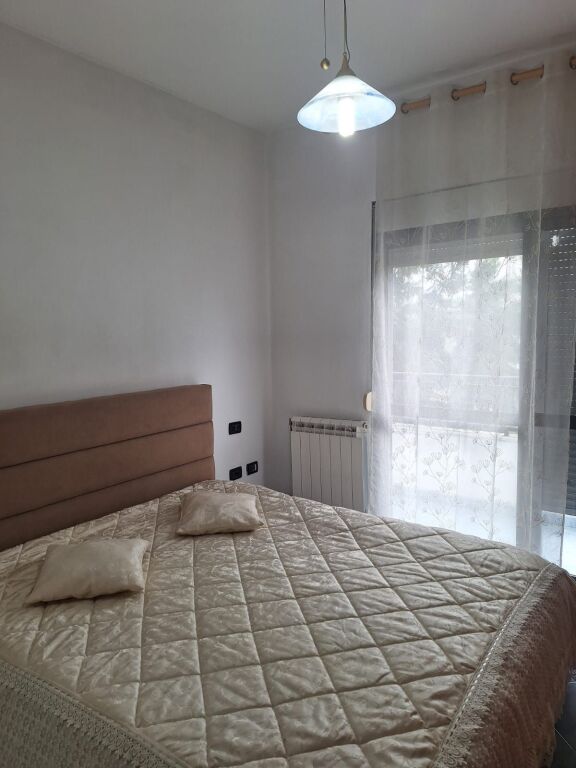 Stacioni i Trenit, jepet me qera apartament 2+1.