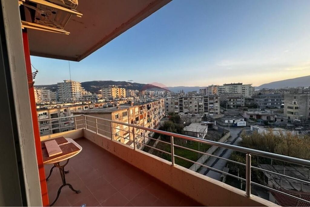 Apartament 2+1+2 me qera , prane Conad