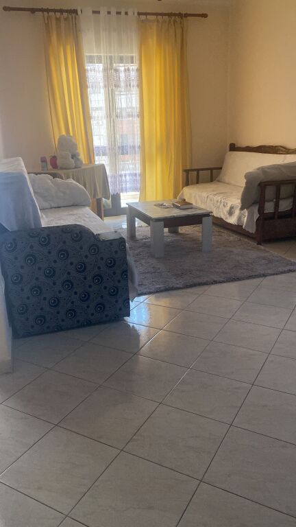 Si cercano 2 ragazze per la condivisione dell'affitto nella zona di Astiri.