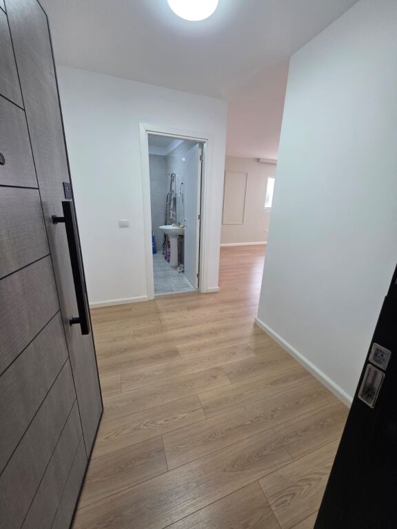 Jepet me qira 2+1 bosh + parkim KOMBINAT 40.000 leke