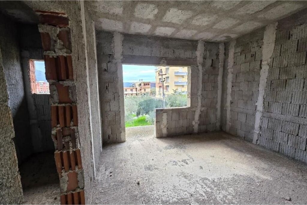 Ndertese 2 kateshe per shitje,Orikum