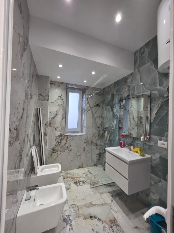 Locale commerciale in affitto in Via Barrikadave