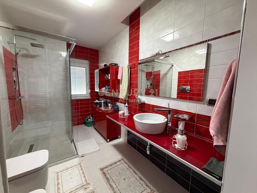 SHESIM SUPER APARTAMENT 3+1+2+DEPO DHE 2 POSTE PARKIMI TEK BRRYLI!