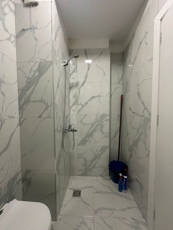 🔥AMBIENT ME QIRA PËR ZYRA/APARTAMENT 1+1  📍 Rruga "Mine Peza"