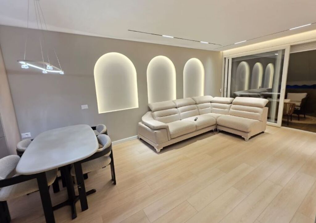 📌Appartamento moderno in vendita 2+1 con veranda – vicino all'ex Esposizione!