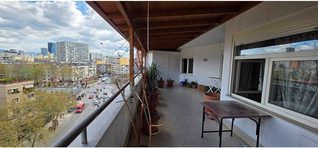 NË HYRJE DON BOSKO – PRANË ZOGUT TË ZI! SUPER APARTAMENT 2+12 ME VERANDË|26 m² | PËR SHITJE!
