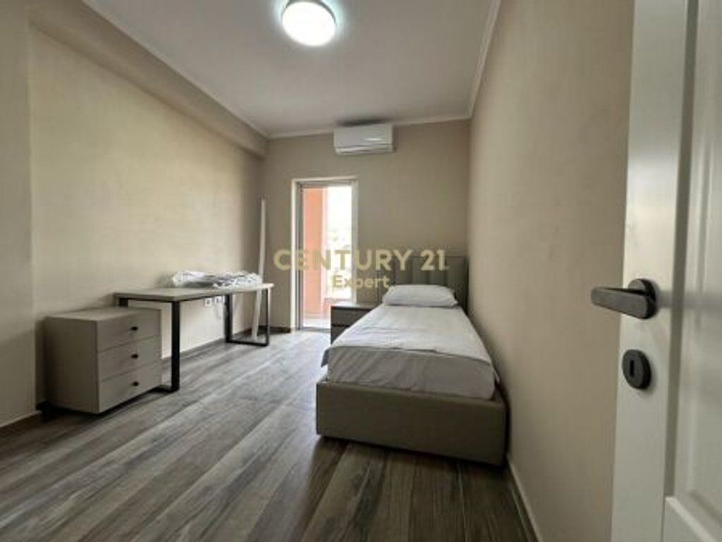 AFFITTASI APPARTAMENTO 3+1+2 CON POSTO AUTO A SAUK TE RI (PIANO VILLA)