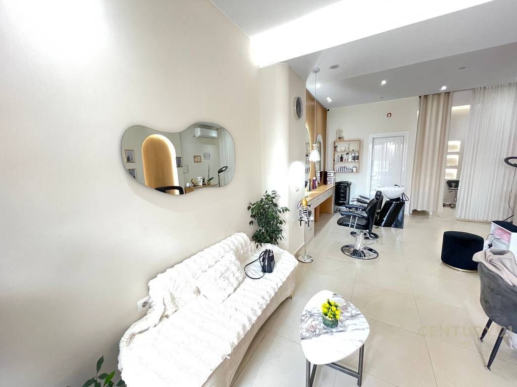 HAIRDRESSER/BEAUTY SPACE NEAR 21 DECEMBER