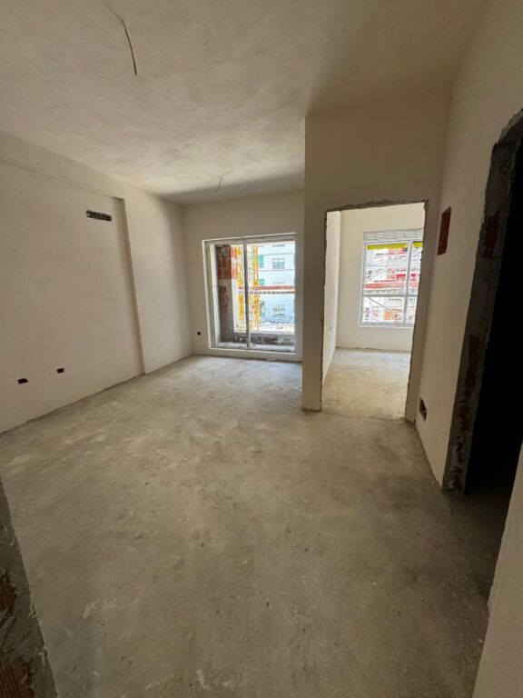 Shitet apartament 1+1 kompleksi Kadiu