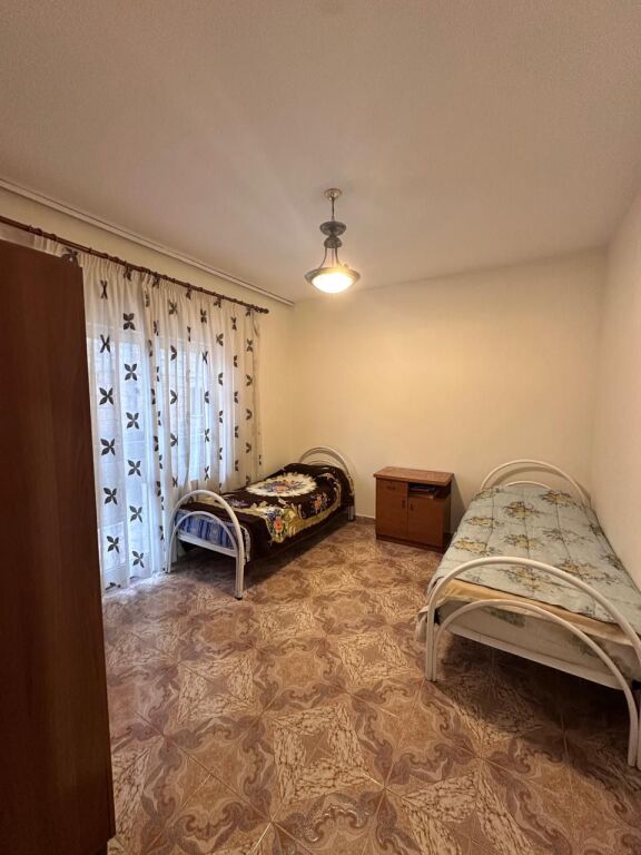Jepet me qira apartament 1+1 Astir