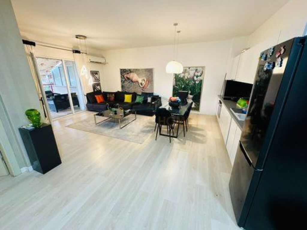 In vendita, Appartamento 1+1+ balcone, Ipoteca