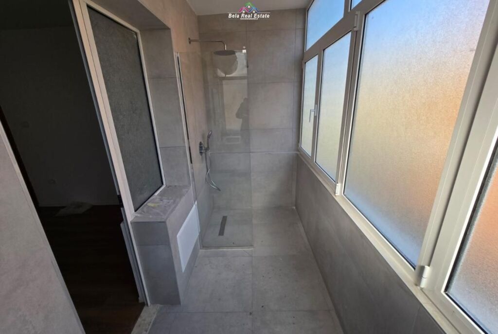 Zyre Me Qera 3+1 tek Ish Ekspozita (ID BZ2890) Tirane