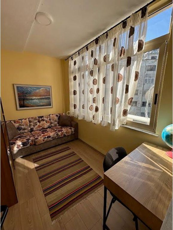 Apartment + garage for rent near School 11 January. 1,000 € /Month