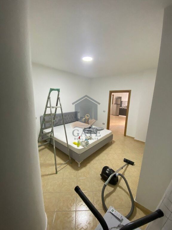 Jepet me qira apartament 2+1 + Post parkimi