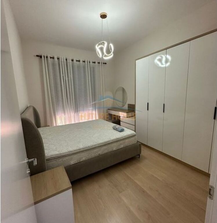 Affitto, Appartamento 1+1, Complesso Delijorgji, Tirana.