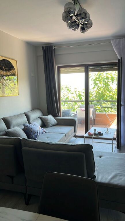 Shitet apartament 2+1+depo tek Kompleksi Fratari , Kopshti Botanik