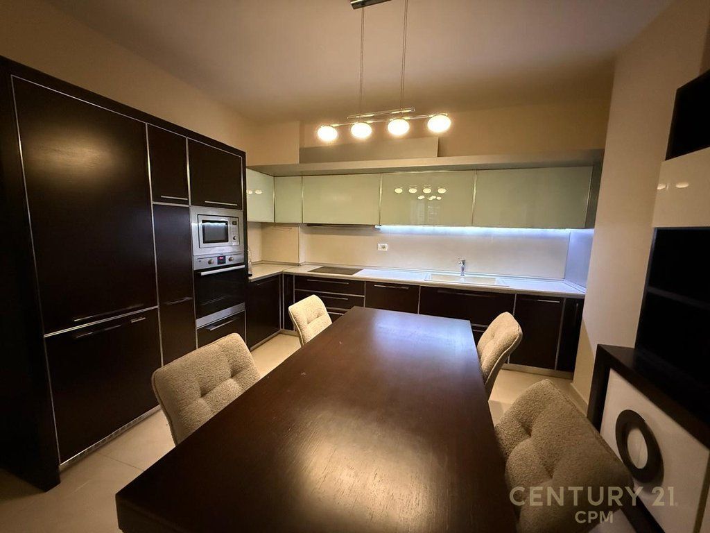 NEL COMUNE DI PARIGI SI AFFITTA APPARTAMENTO 2+1