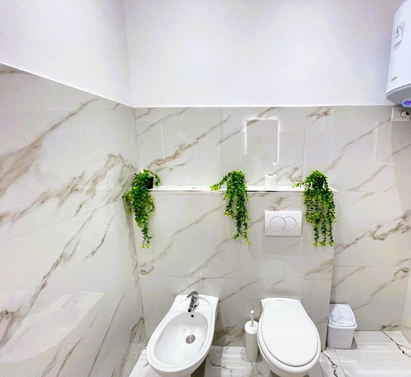 HAIRDRESSING / BEAUTY SPACE FOR RENT NEAR SQUARE 21, KAVAJËS STREET