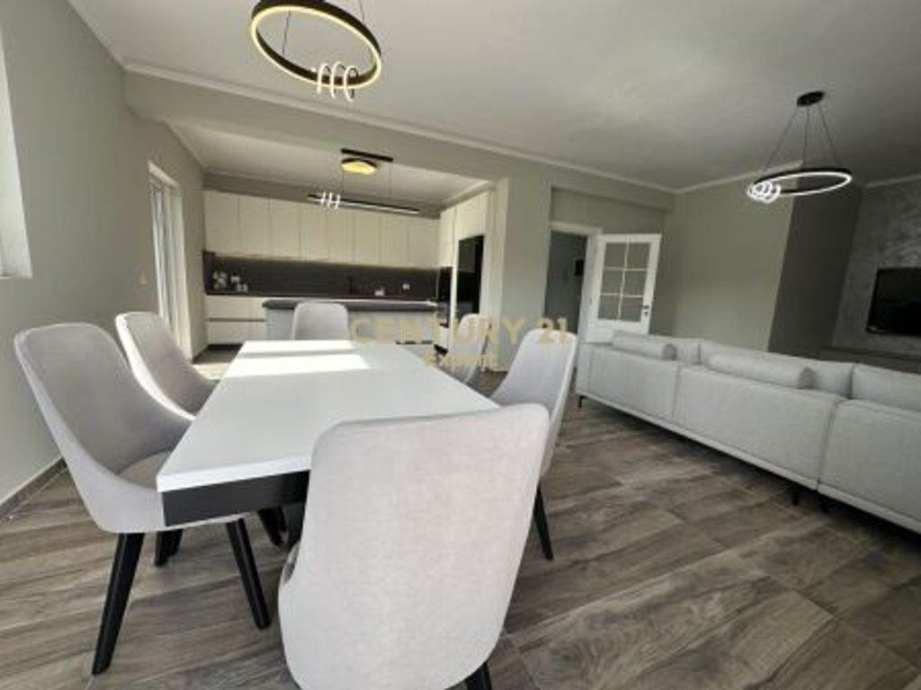 AFFITTASI APPARTAMENTO 3+1+2 CON POSTO AUTO A SAUK TE RI (PIANO VILLA)