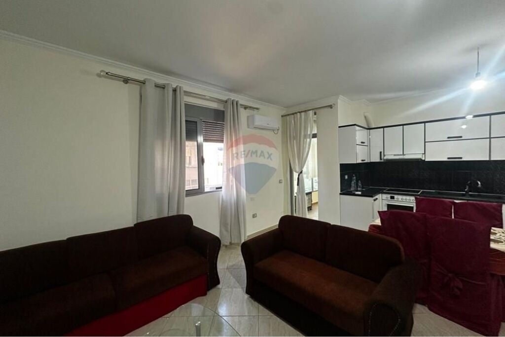 Apartament 2+1+2 me qera , prane Conad