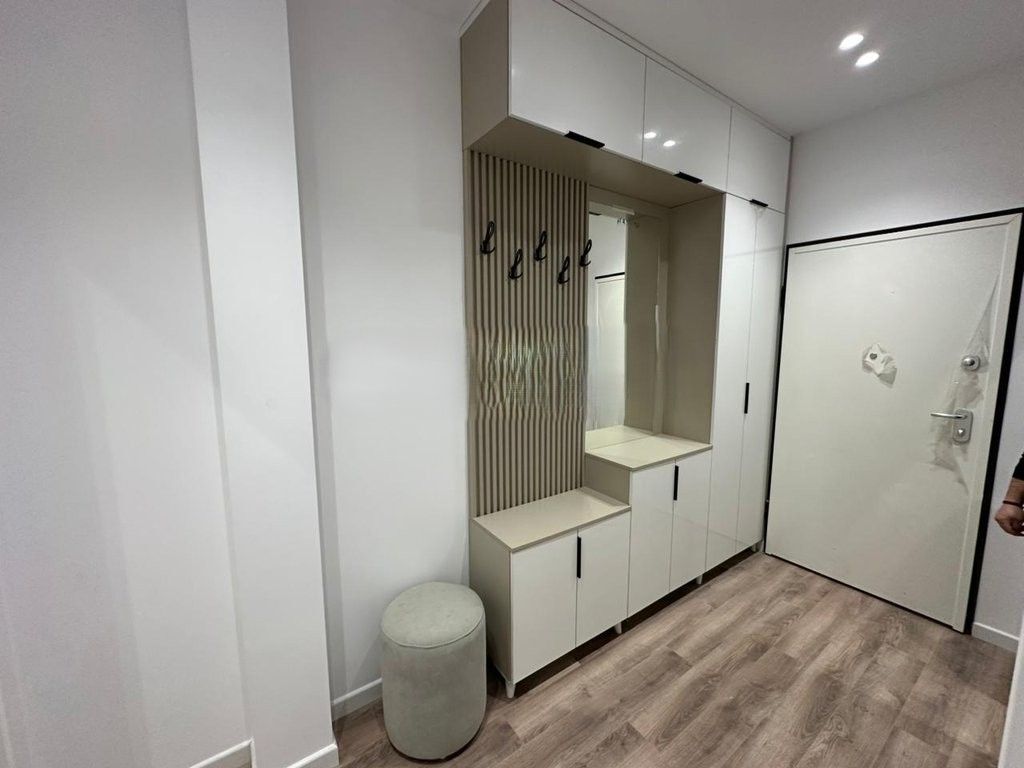 JEPET ME QERA APARTAMENT 1 + 1 TEK EMERALD CENTER RRUGA 5 MAJI ! 750 € /Muaj