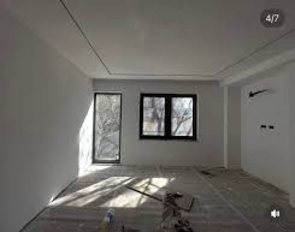 VENDESI APPARTAMENTO 1+1 CON POSSIBILITÀ DI ATTIVITÀ COMMERCIALE